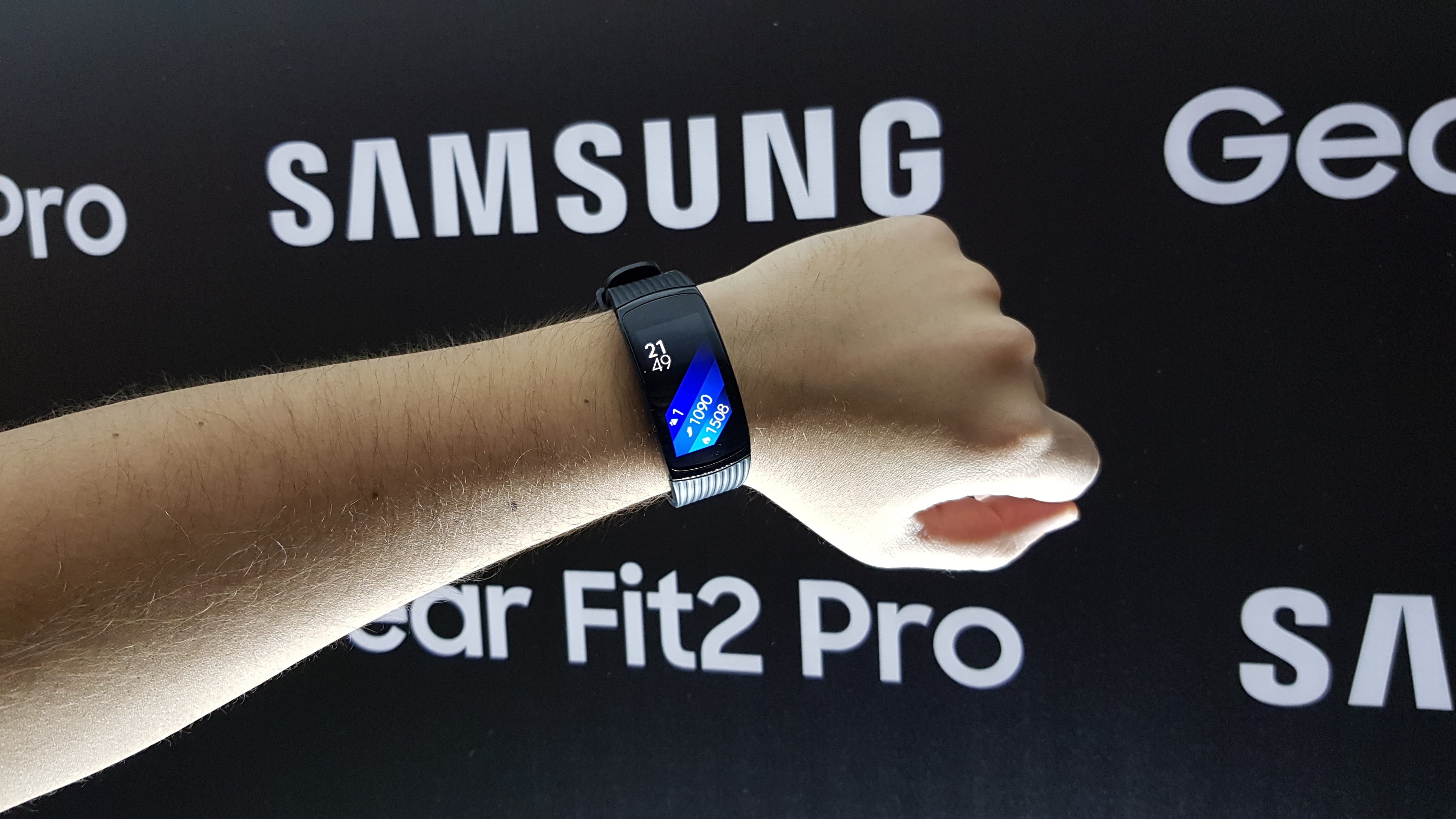 ‘Samsung’ – Lança seu novo wearable Gear Fit2 Pro no Brasil