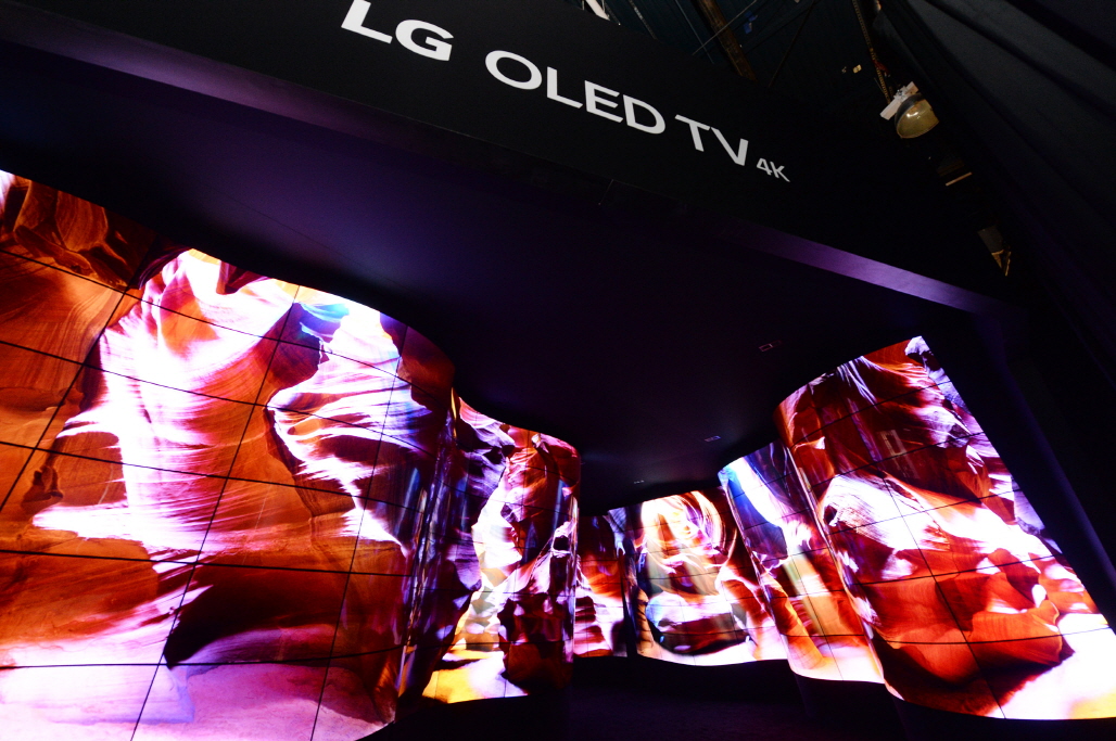 ‘CES 2018’ – Cânion OLED da LG mostra o poder dos painéis da empresa sul-coreana