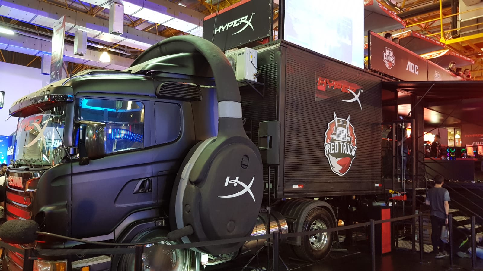 Truck HyperX começa a primeira etapa da peneira de eSports em Porto Alegre