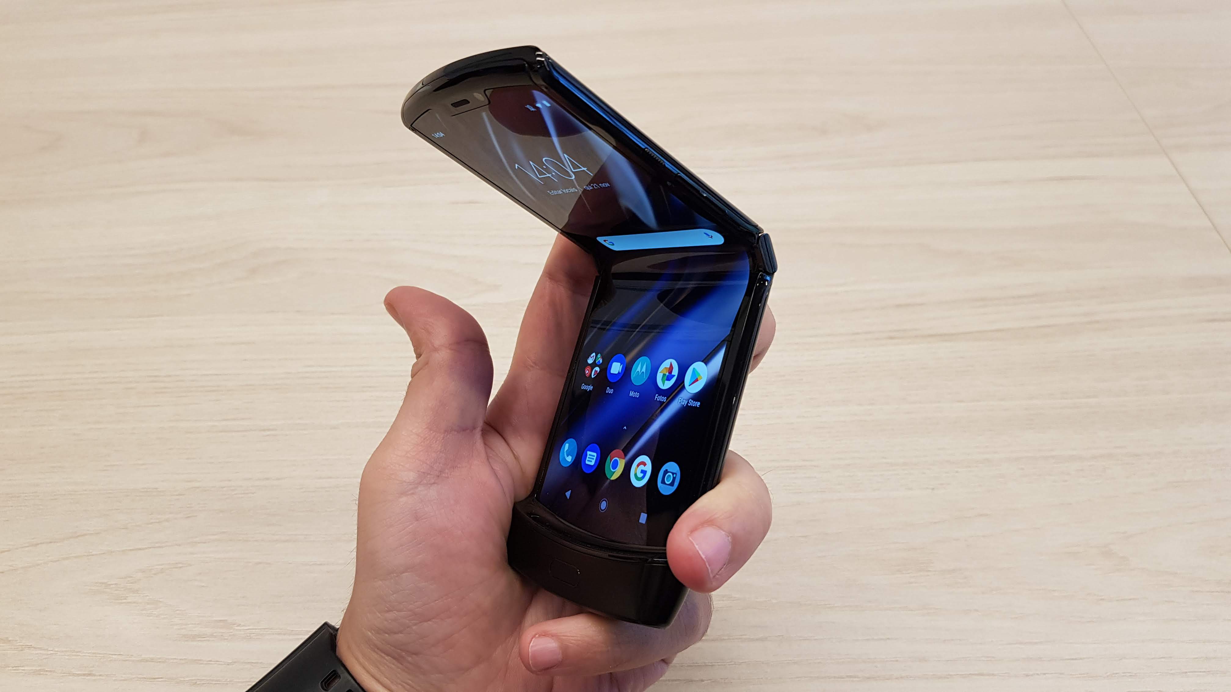 Motorola | Smartphone dobrável Razr tem sua pré-venda iniciada no Brasil